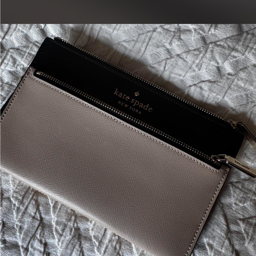 Kate Spade Black and Cream Wristlet